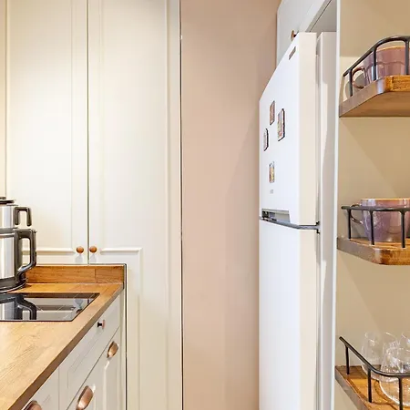 Elsol Mansion - Three Bedroom Flat Apartment *