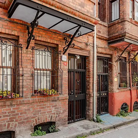 Elsol Mansion - Three Bedroom Flat *
